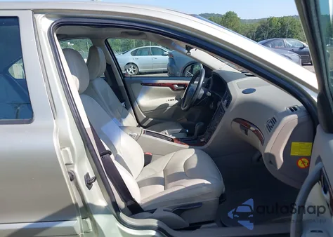 2005 Volvo S60 2.4 from USA, damaged, VIN YV1RS612852438288